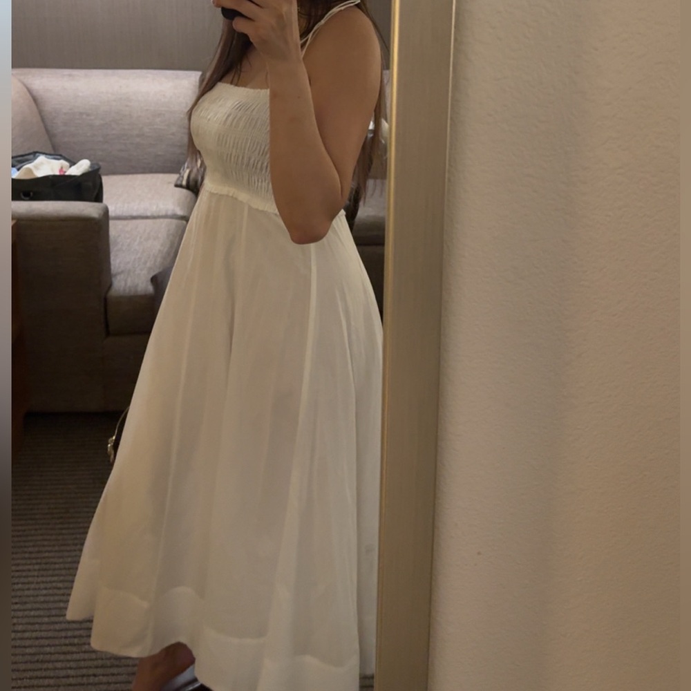 Elegant White Sleeveless Dress